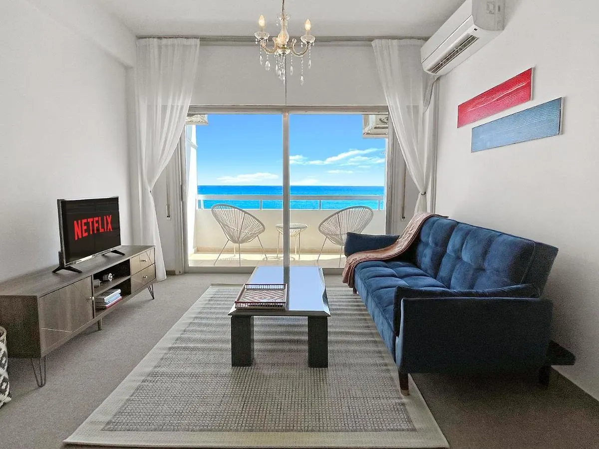 2Br Seafront Apt In City Center With Community Pool Larnaca Apartament