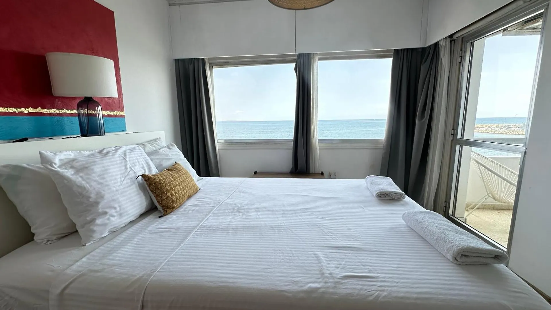 Apartament 2Br Seafront Apt In City Center With Community Pool Larnaca